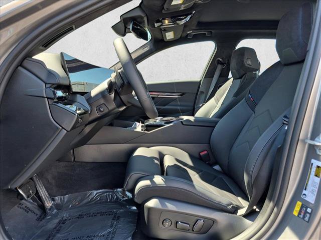 New 2026 BMW 550e xDrive AWD/4WD image 4