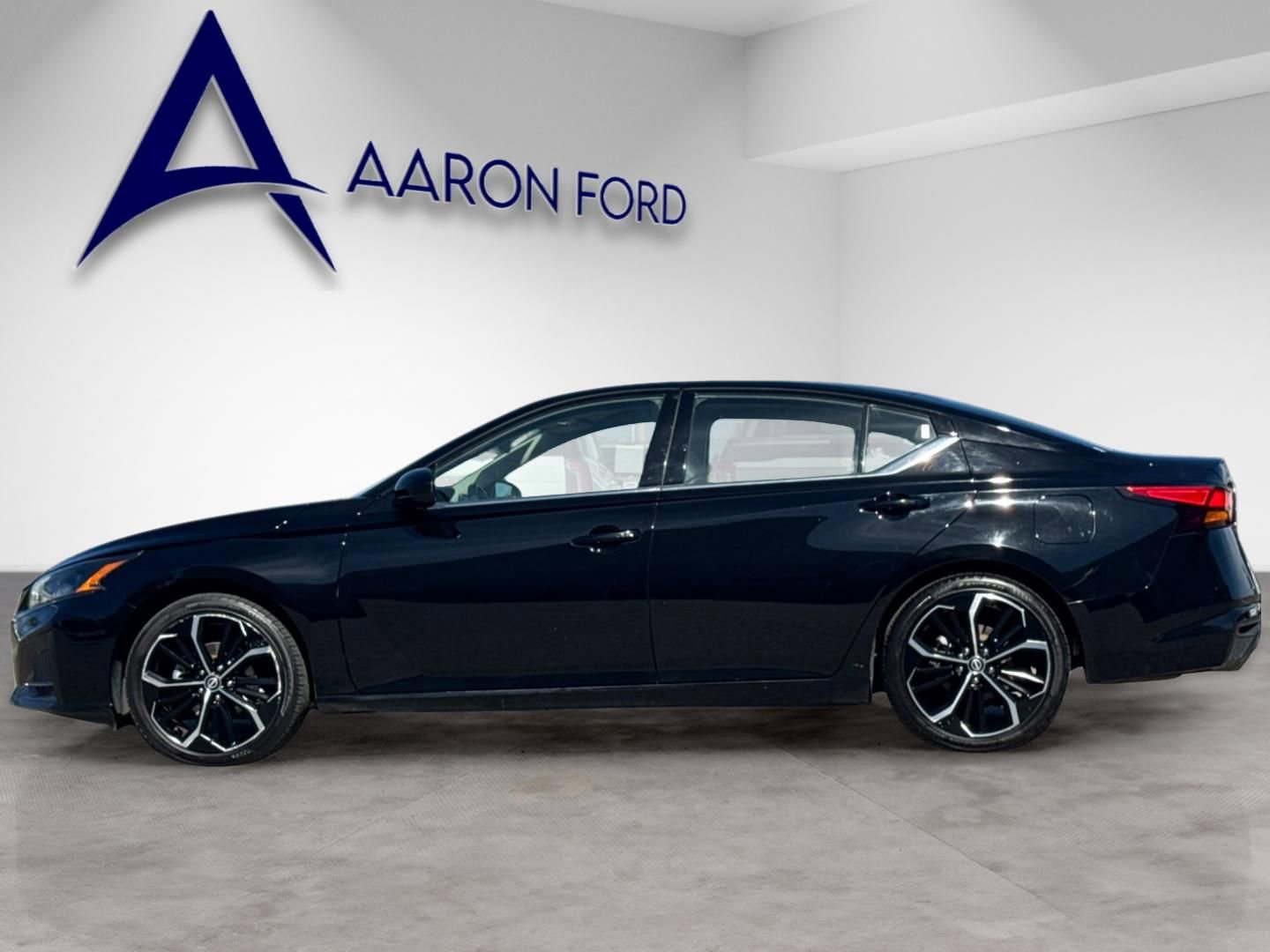 Used 2023 Nissan Altima 2.5 SR image 2