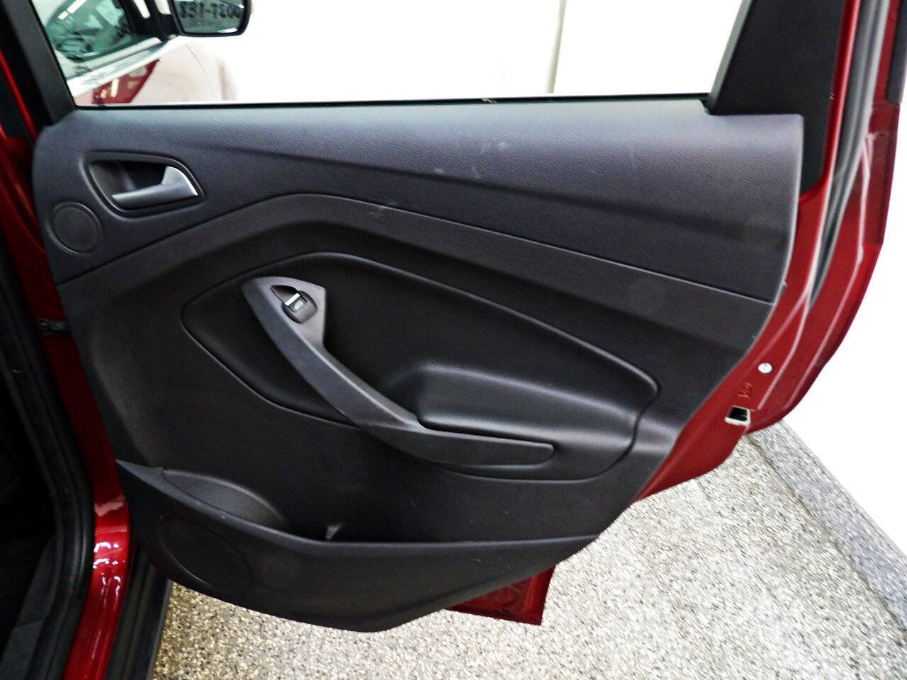 Used 2016 Ford C-MAX Energi SEL w/ Equipment Group 302A FWD image 12