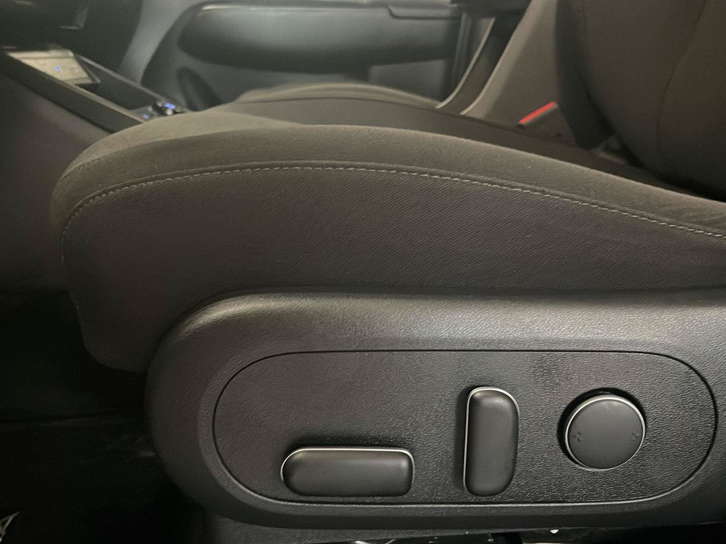 Certified 2024 Hyundai Kona SEL w/ Convenience Package FWD image 19