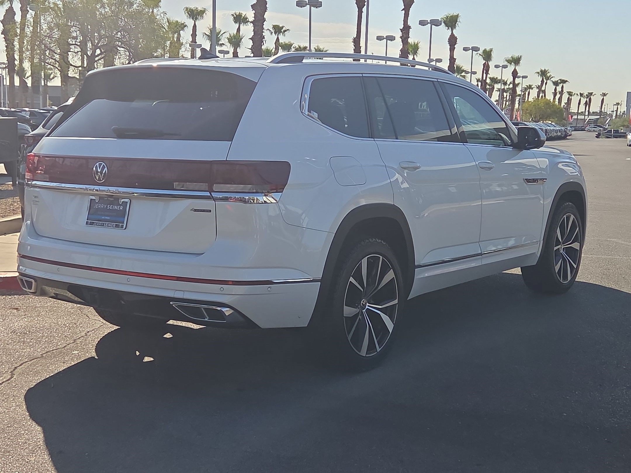 Used 2024 Volkswagen Atlas SEL Premium R-Line AWD/4WD image 5