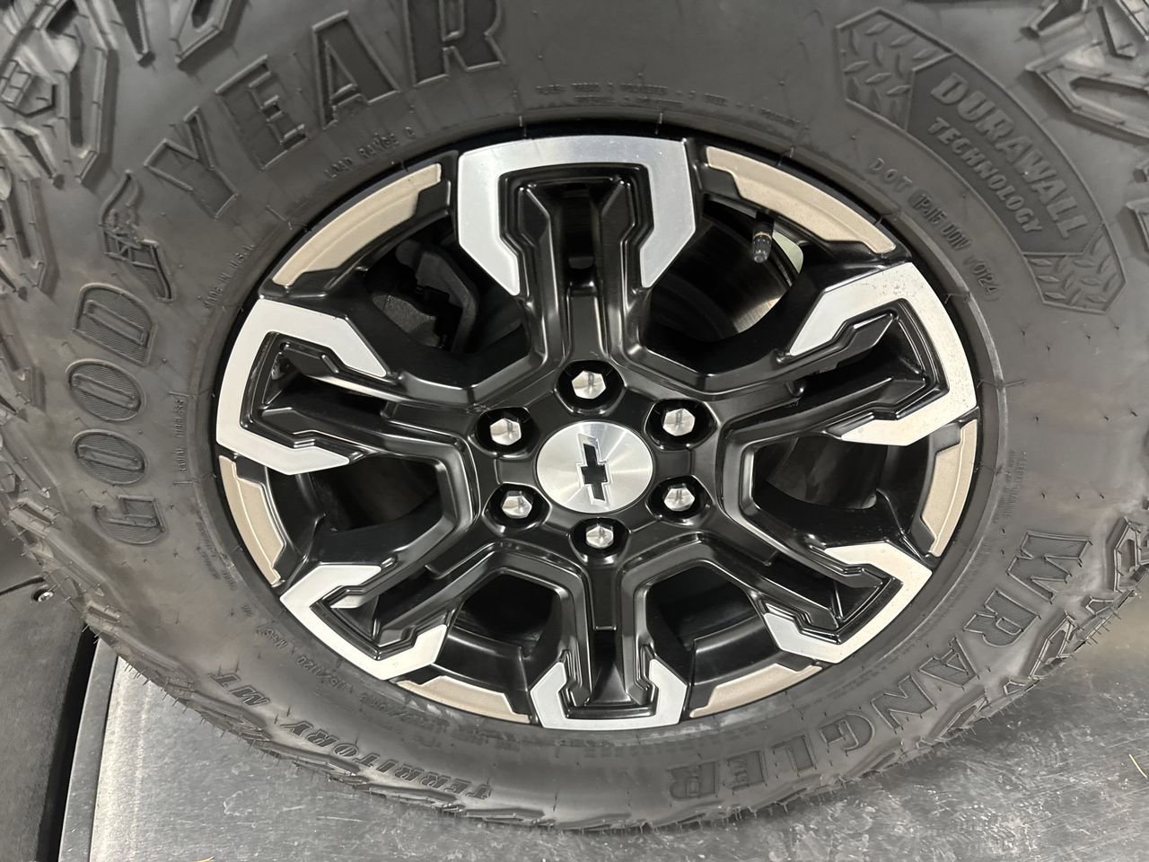 Used 2024 Chevrolet Silverado 1500 ZR2 w/ Technology Package image 13