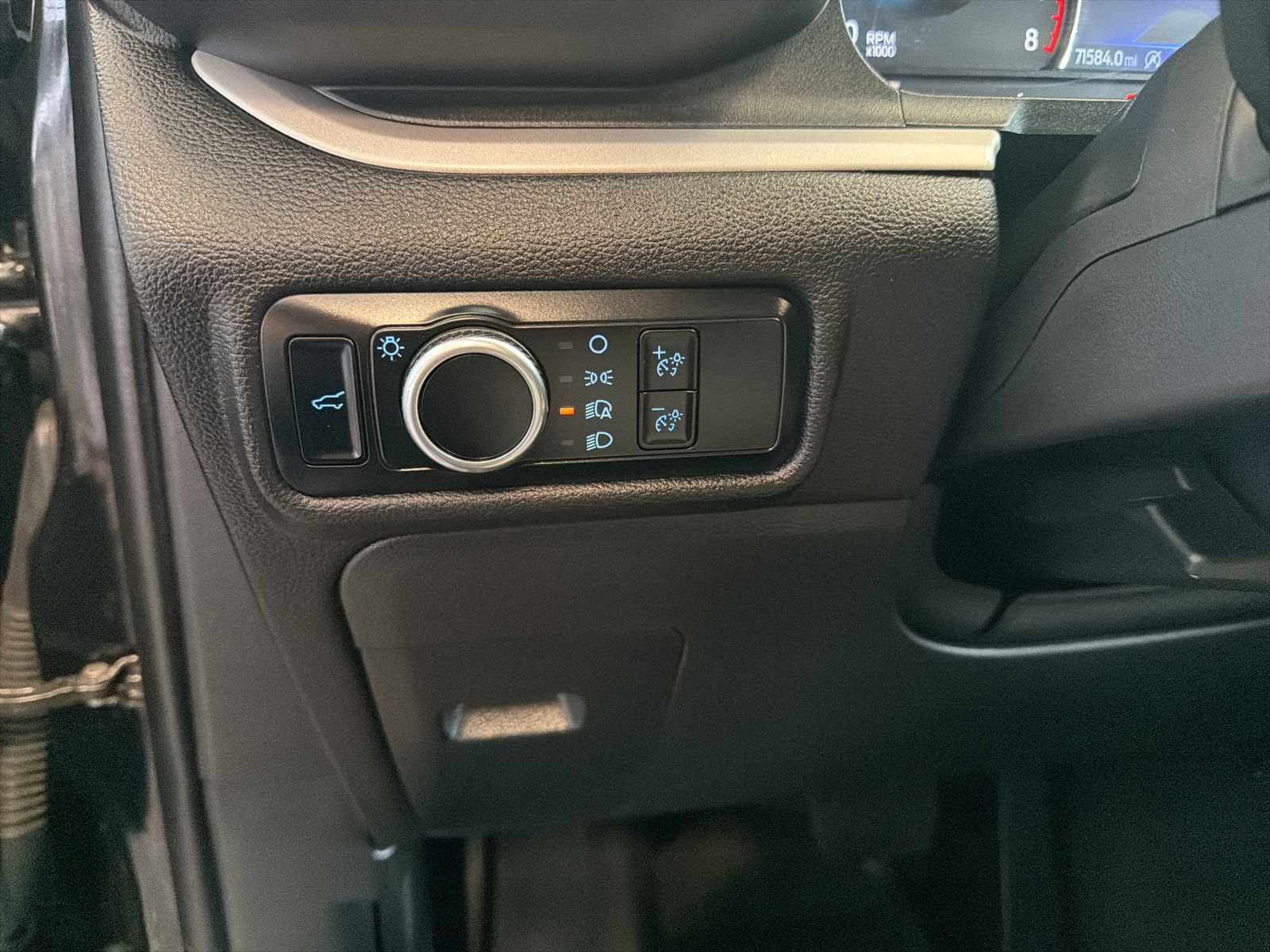 Used 2023 Ford Explorer XLT AWD/4WD image 19