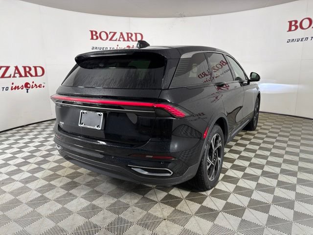 Used 2025 Lincoln Nautilus Premier AWD/4WD image 8