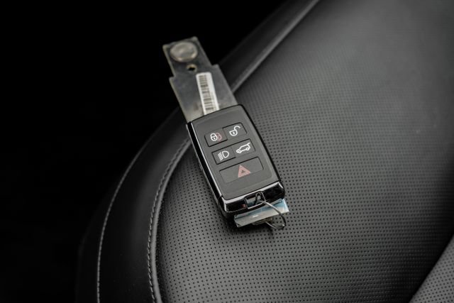 Used 2025 Land Rover Range Rover Sport SE AWD/4WD image 69