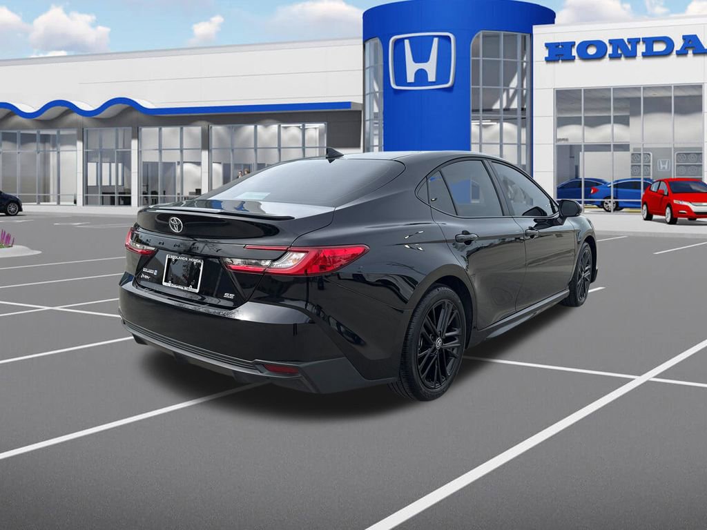 Used 2025 Toyota Camry SE image 9