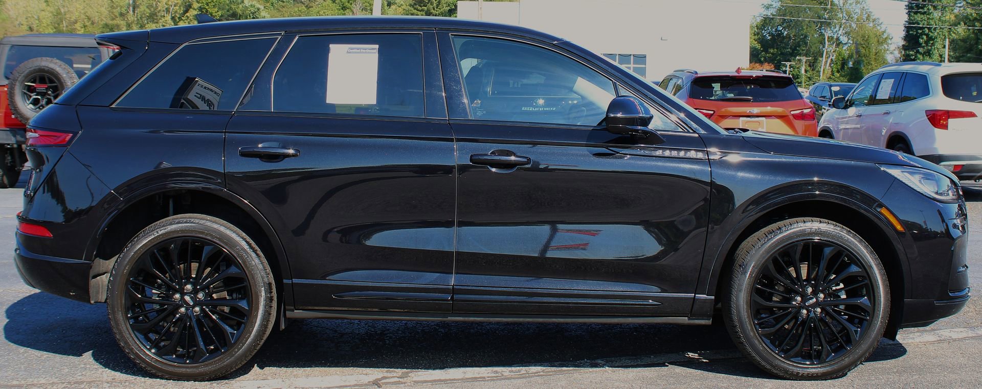 Used 2023 Lincoln Corsair Standard w/ Equipment Group 101A image 4