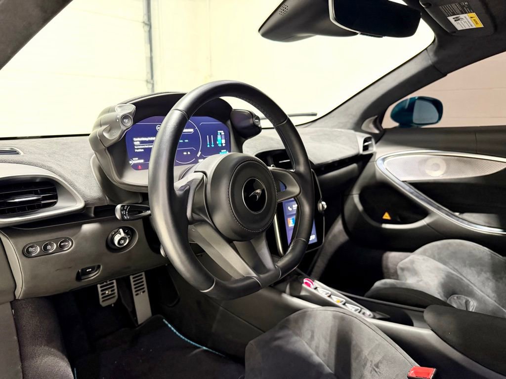 Used 2023 McLaren Artura image 29