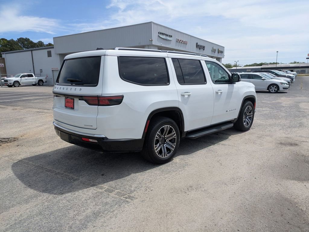 Used 2024 Jeep Wagoneer Series II w/ Flexible Seating Group image 3