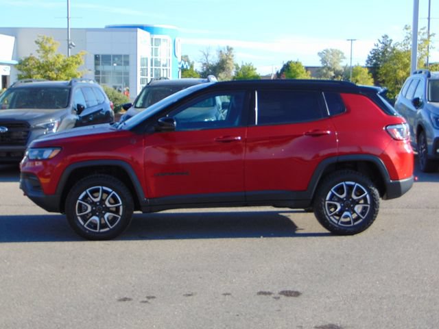 Used 2025 Jeep Compass Trailhawk AWD/4WD image 8