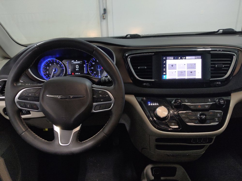 Used 2022 Chrysler Voyager LX image 22