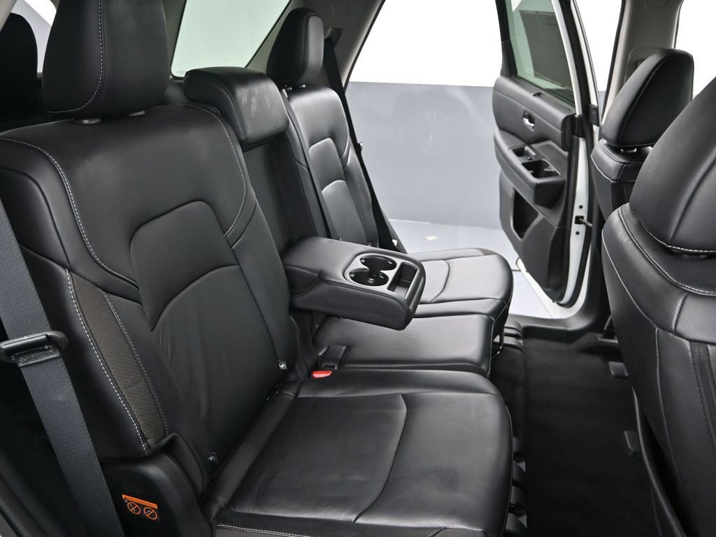 Used 2024 Nissan Pathfinder SL image 27