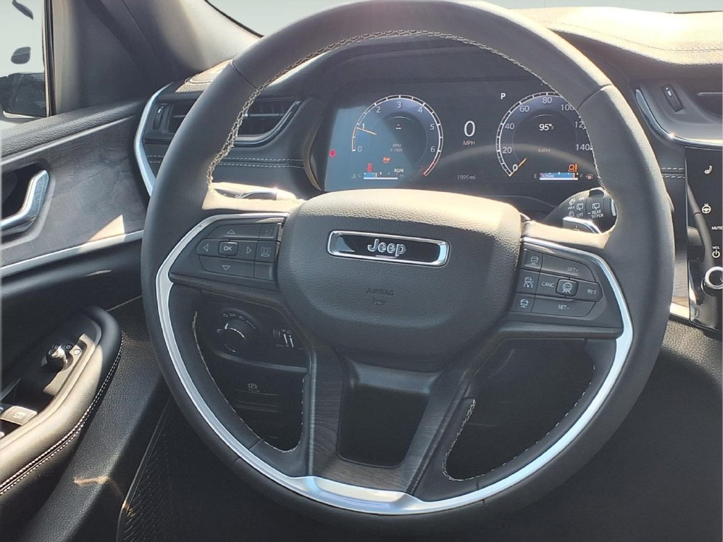 New 2026 Jeep Grand Cherokee L 2WD image 9