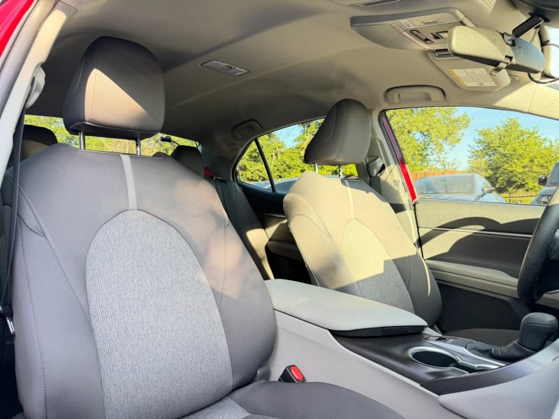 Used 2021 Toyota Camry LE AWD/4WD image 30
