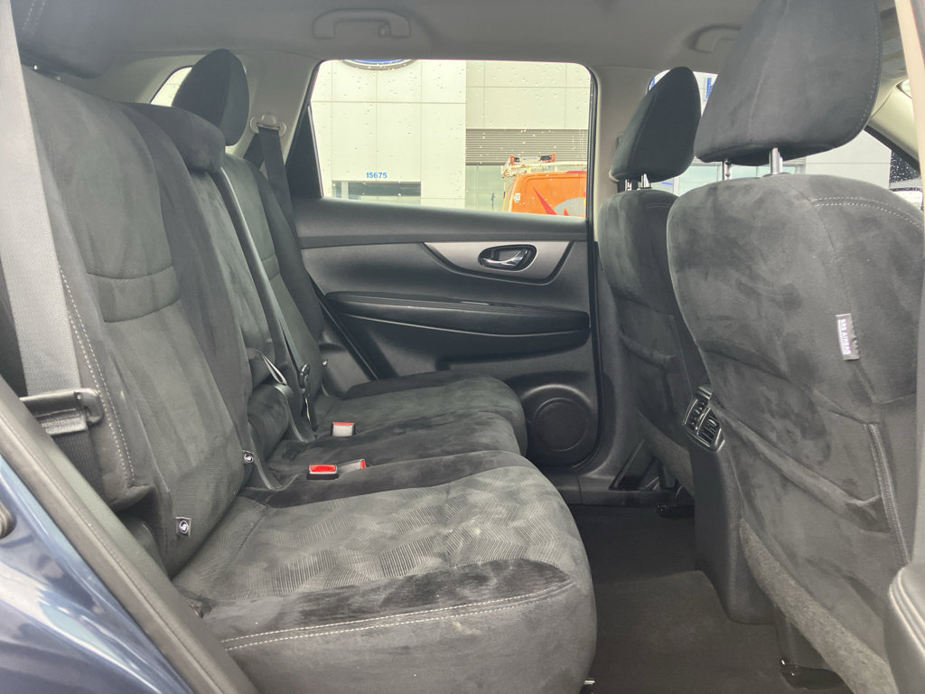 Used 2016 Nissan Rogue SV image 33