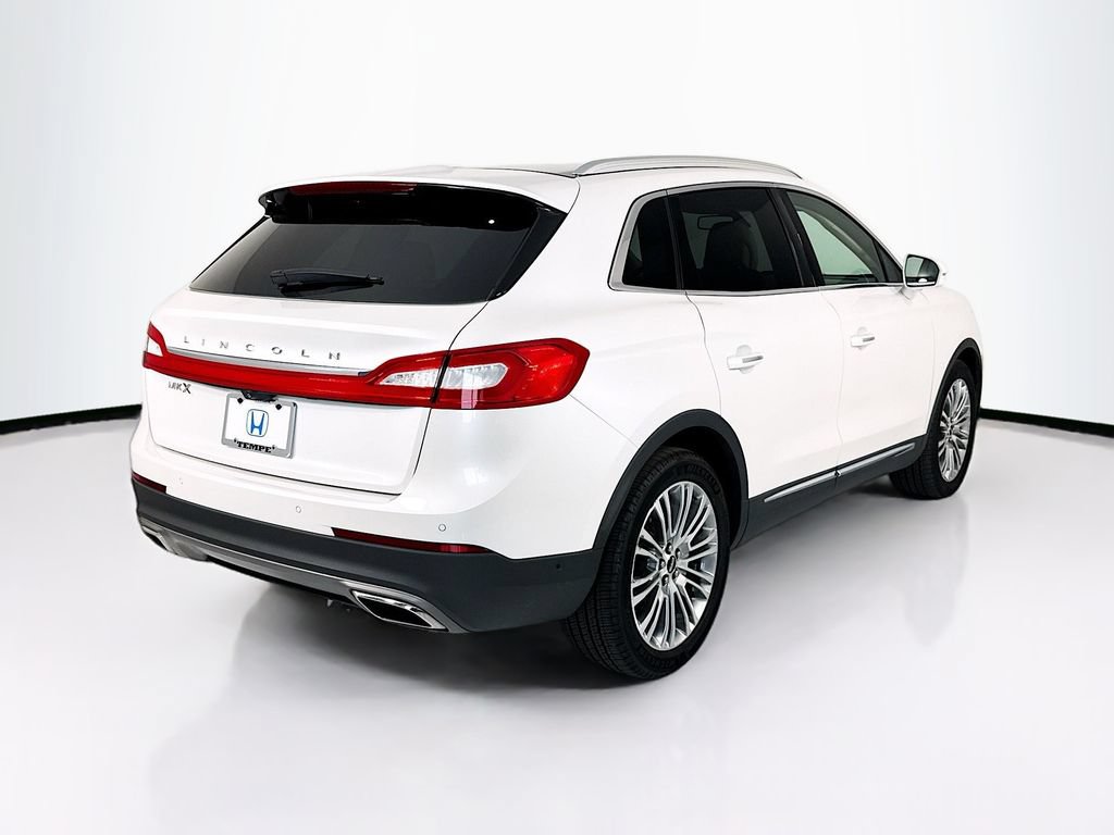 Used 2017 Lincoln MKX Reserve w/ Driver Assistance Package FWD image 5