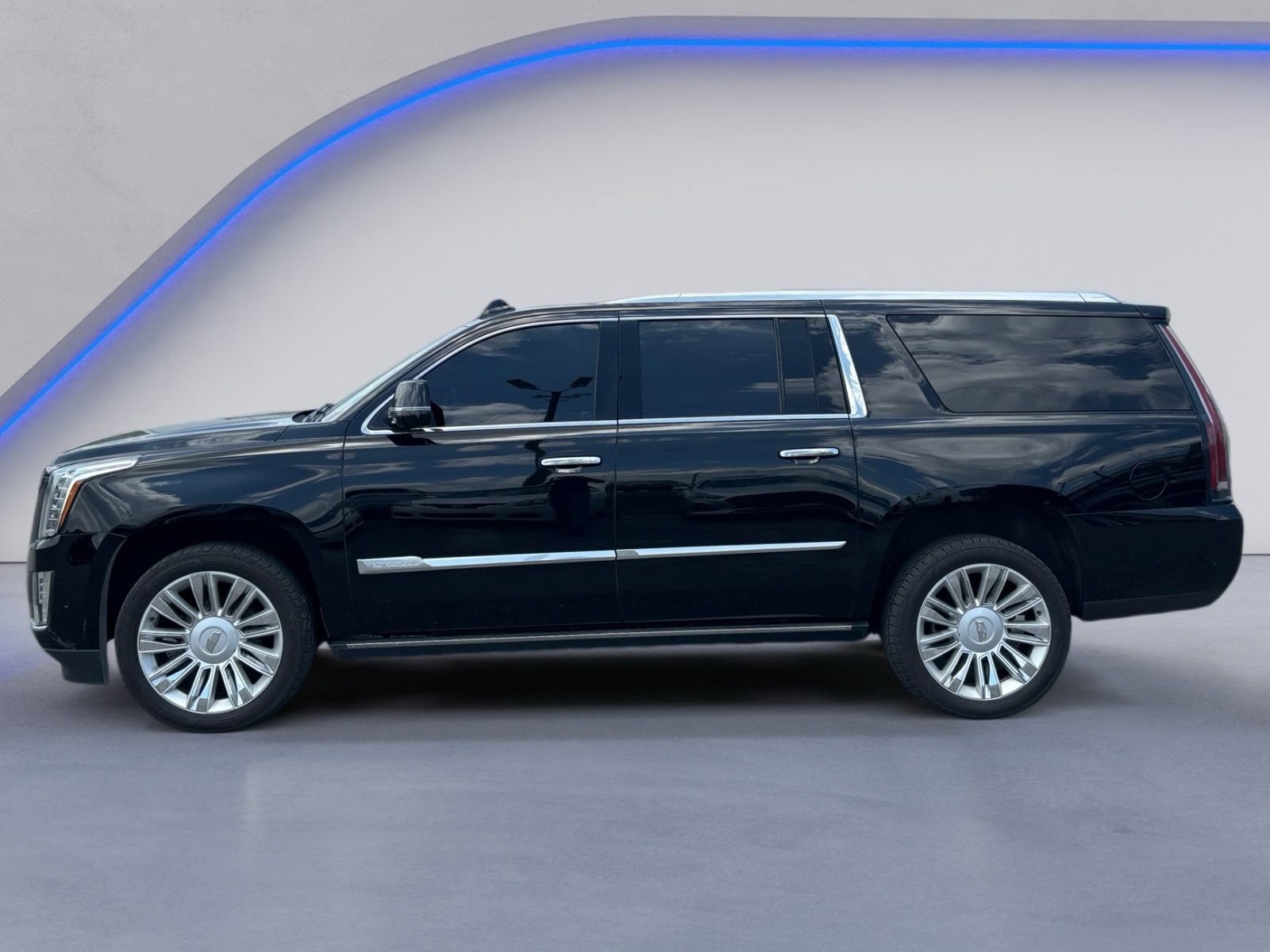 Used 2019 Cadillac Escalade ESV Platinum RWD image 3