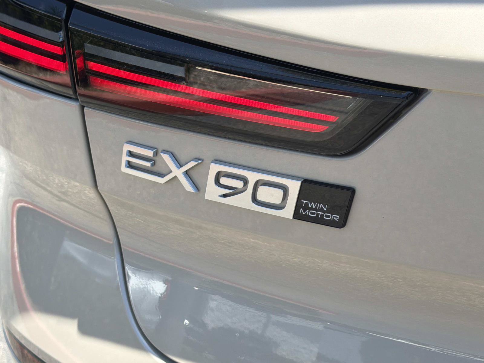 Certified 2025 Volvo EX90 Plus AWD/4WD image 29