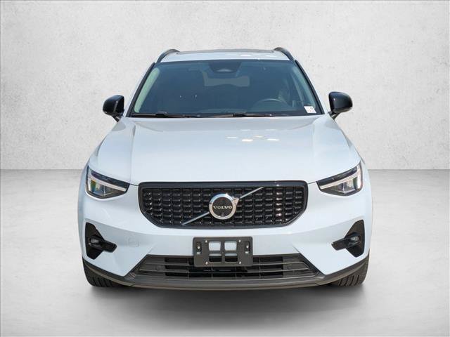 Used 2024 Volvo XC40 B5 Plus AWD/4WD video 2