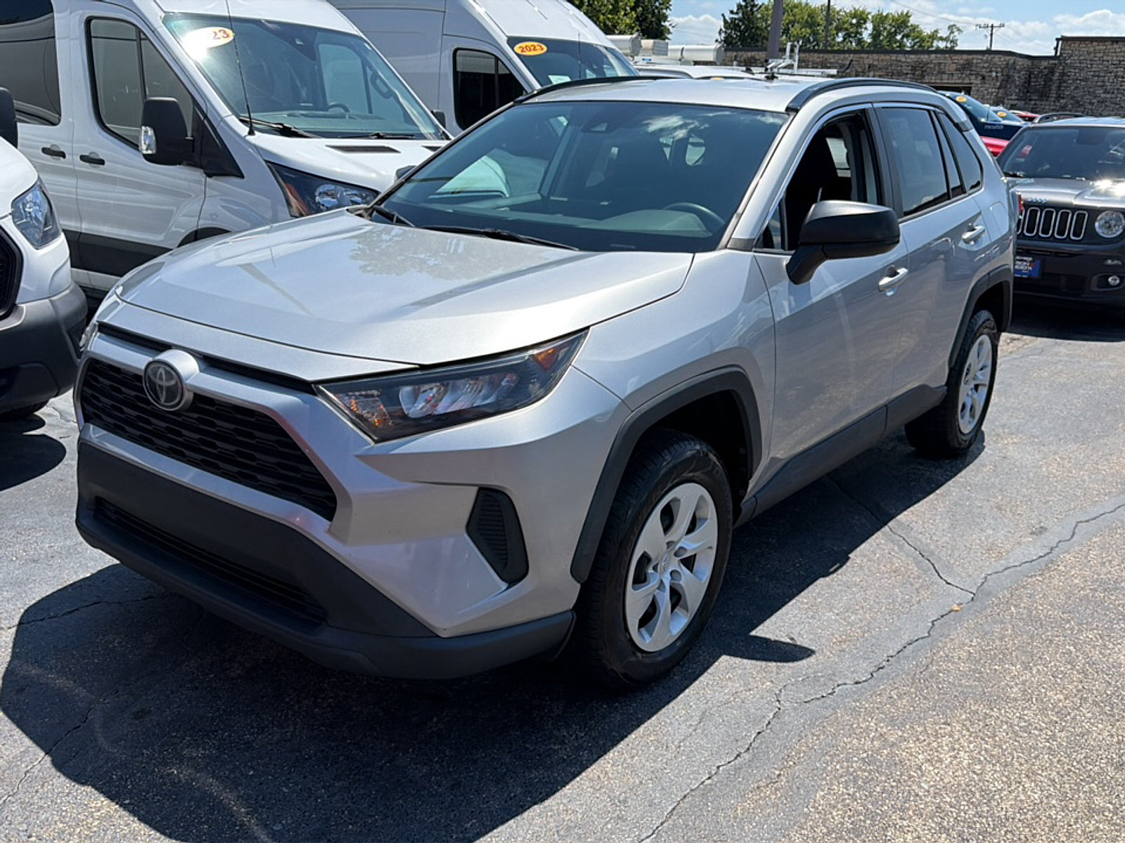 Used 2020 Toyota RAV4 LE AWD/4WD image 3