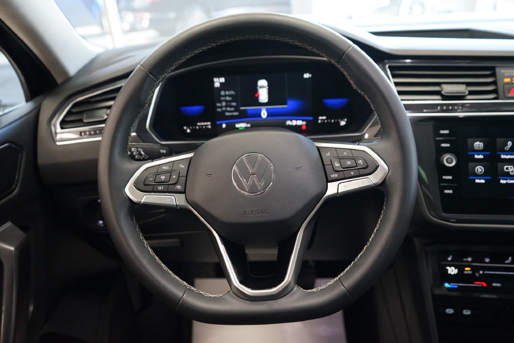 Used 2022 Volkswagen Tiguan SE FWD image 29