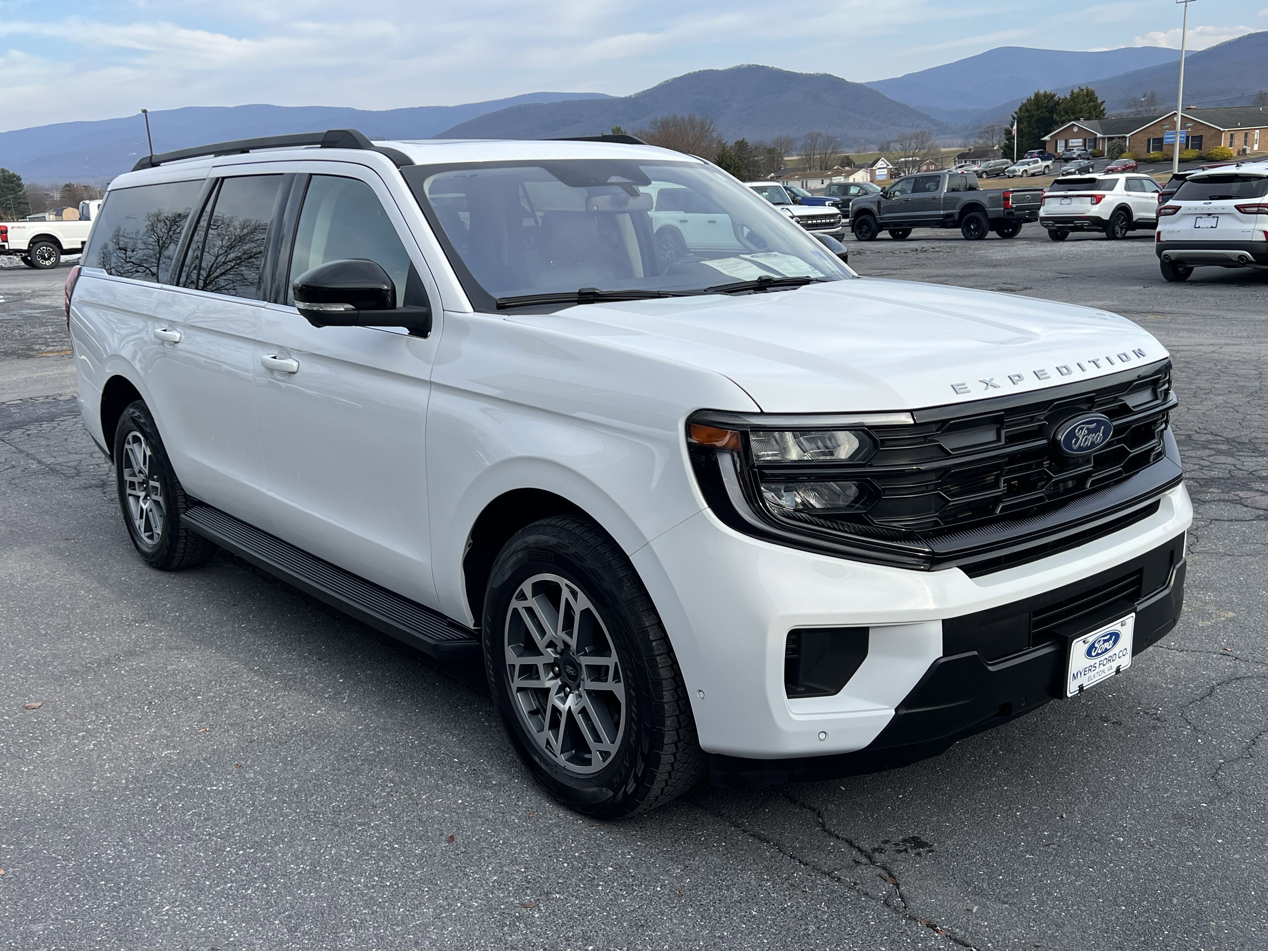 Used 2025 Ford Expedition Max Active AWD/4WD image 5