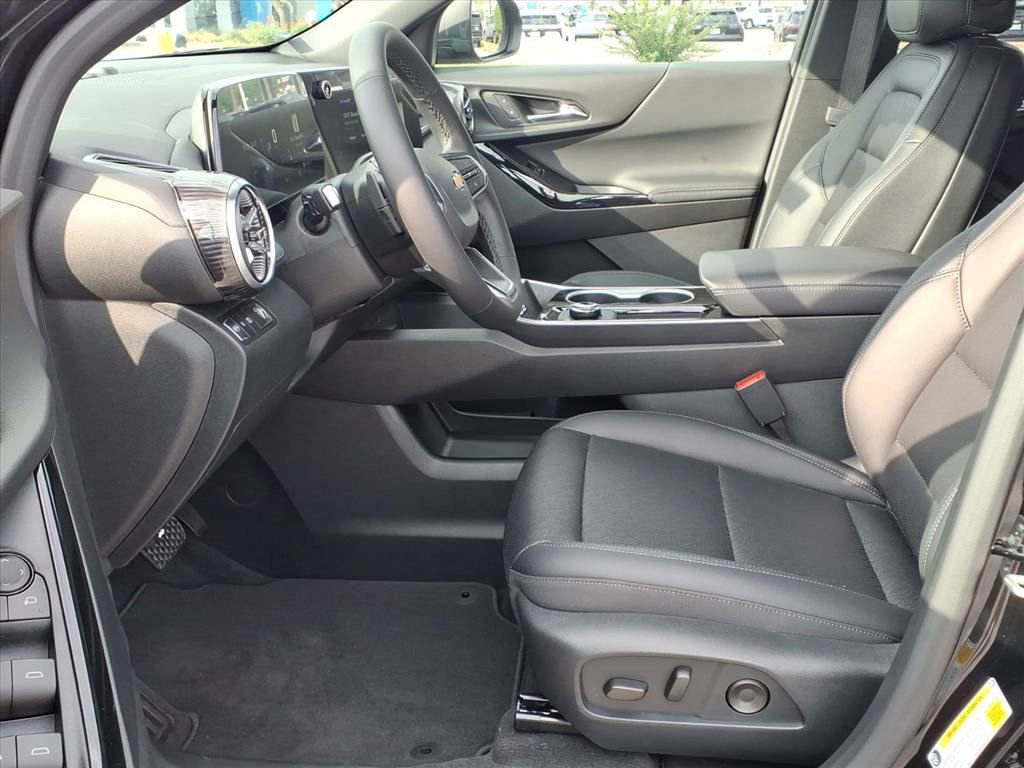 New 2026 Chevrolet Equinox LT w/ Convenience Package II FWD image 16