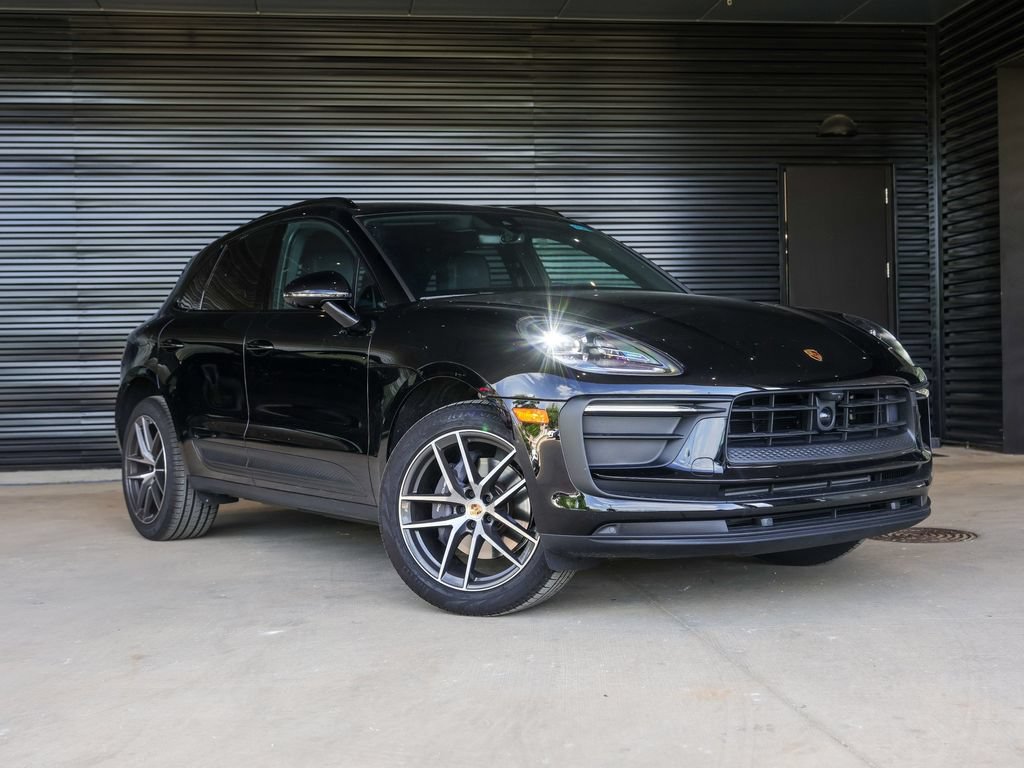 Certified 2026 Porsche Macan AWD/4WD image 9