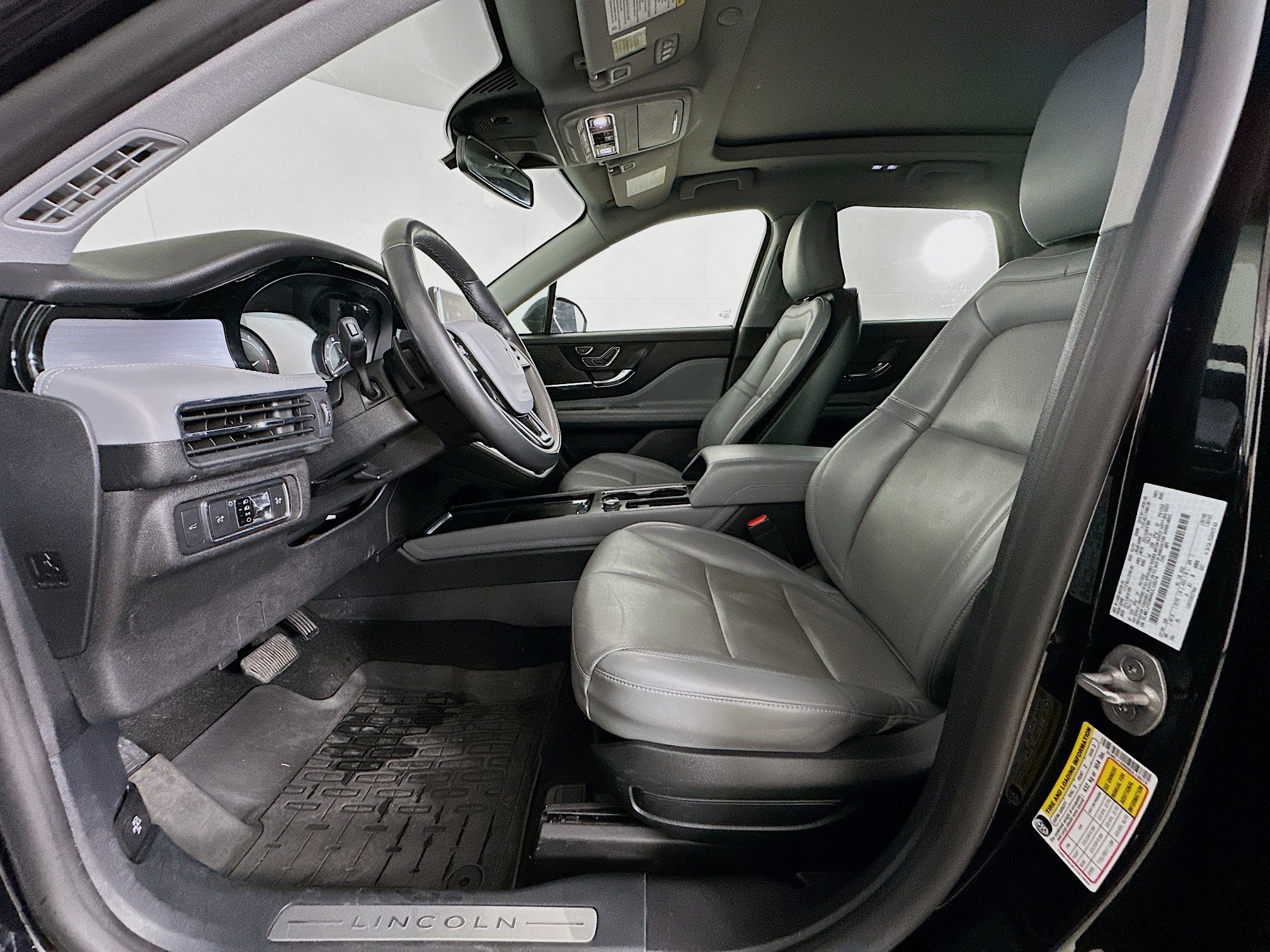 Used 2022 Lincoln Corsair AWD w/ Premium Package image 13