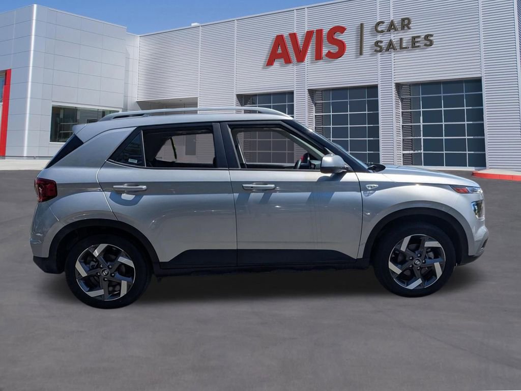 Used 2025 Hyundai Venue SEL FWD image 5