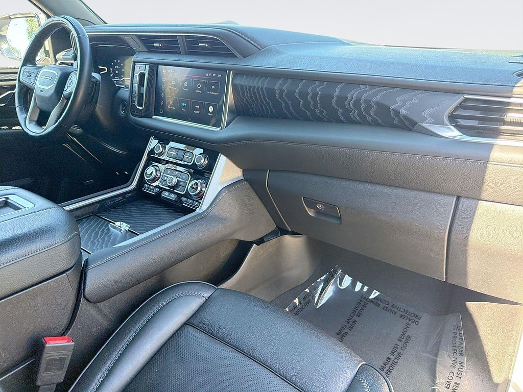 Used 2024 GMC Yukon Denali w/ Advanced Technology Package AWD/4WD image 35