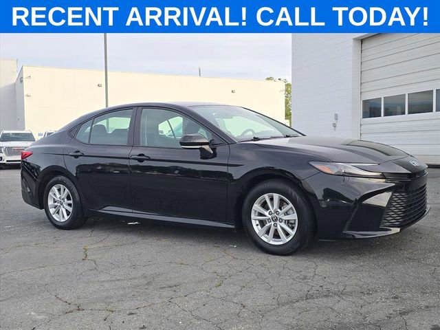 Used 2025 Toyota Camry LE image 1