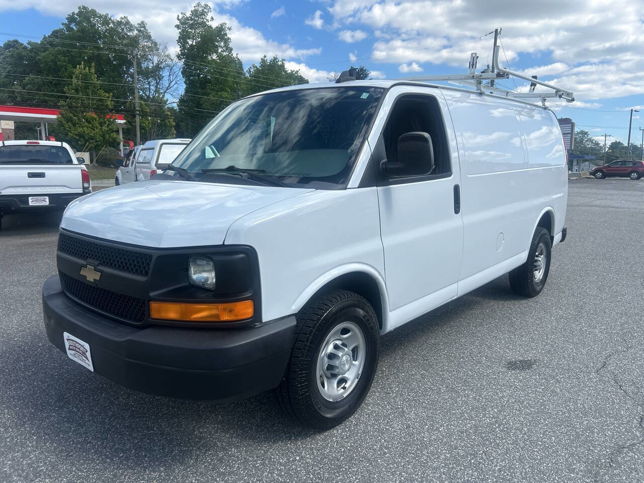Used 2017 Chevrolet Express 2500 RWD image 4