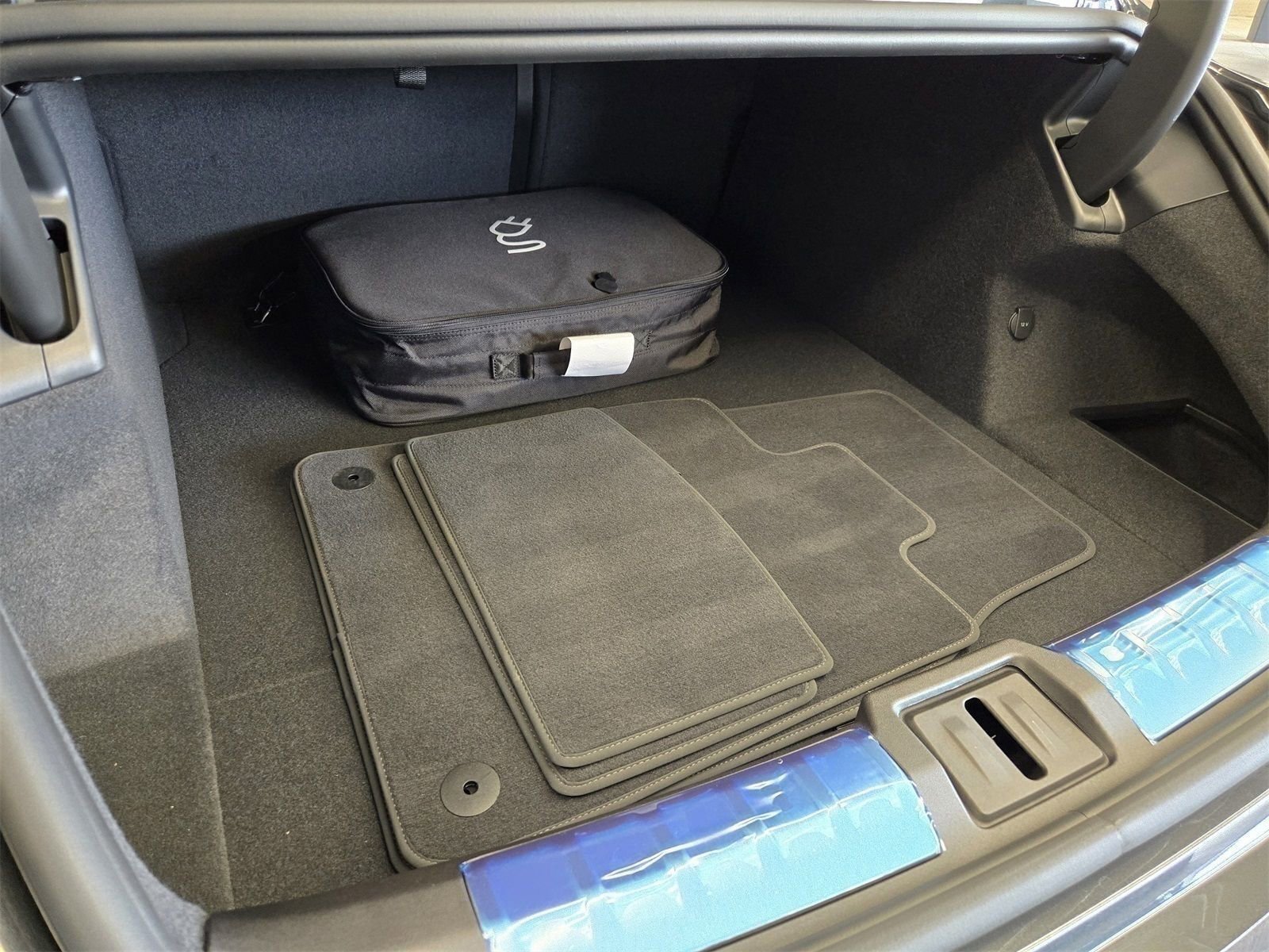 Used 2025 Porsche Taycan 4S image 28