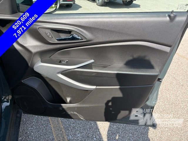 Used 2025 Chevrolet Trax LS w/ LS Convenience Package FWD image 27