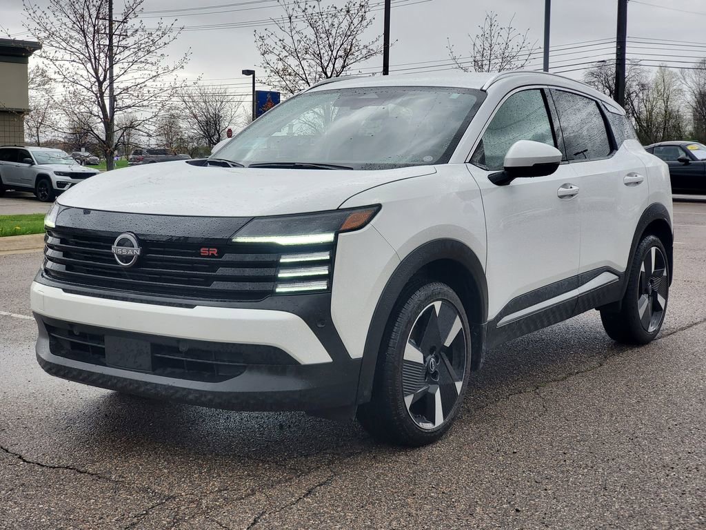 Used 2025 Nissan Kicks SR AWD/4WD image 2