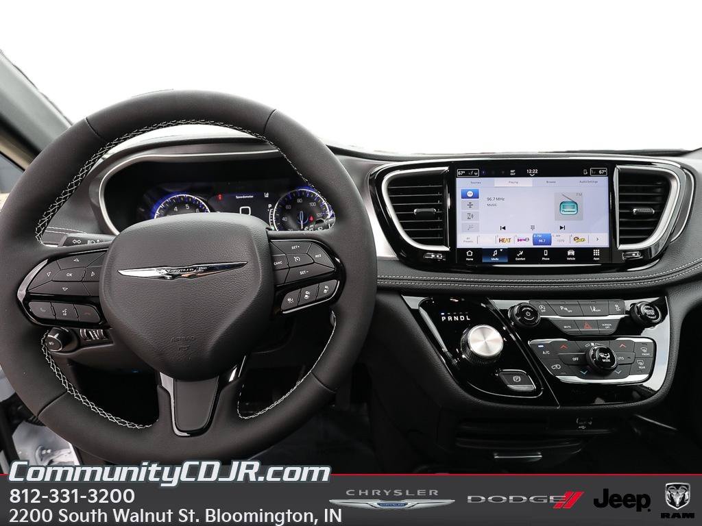 New 2026 Chrysler Pacifica Select w/ S Appearance Package AWD/4WD image 12