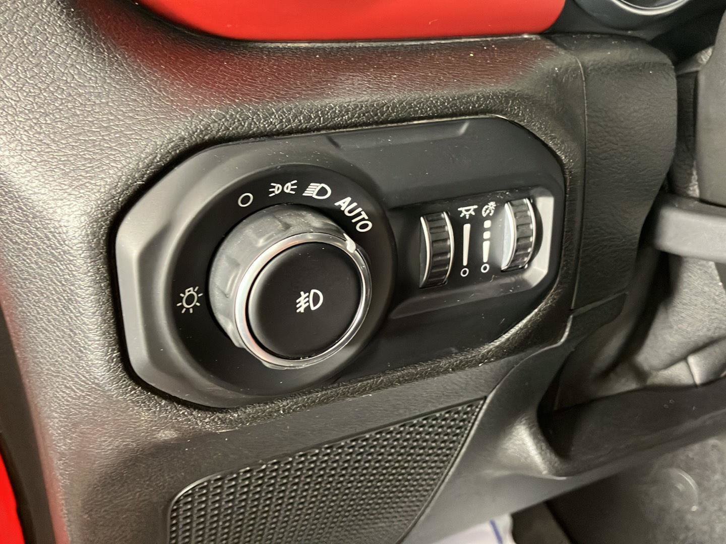 Used 2021 Jeep Wrangler Rubicon AWD/4WD image 12