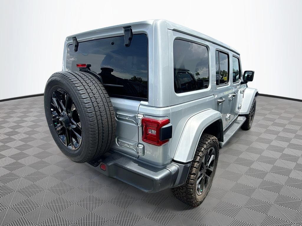Used 2022 Jeep Wrangler Unlimited Sahara w/ Cold Weather Group AWD/4WD image 6