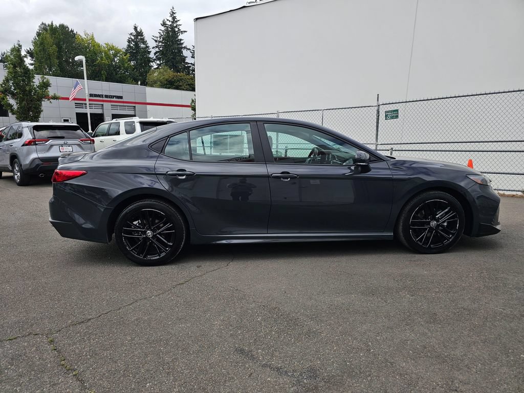 Used 2025 Toyota Camry SE FWD image 9