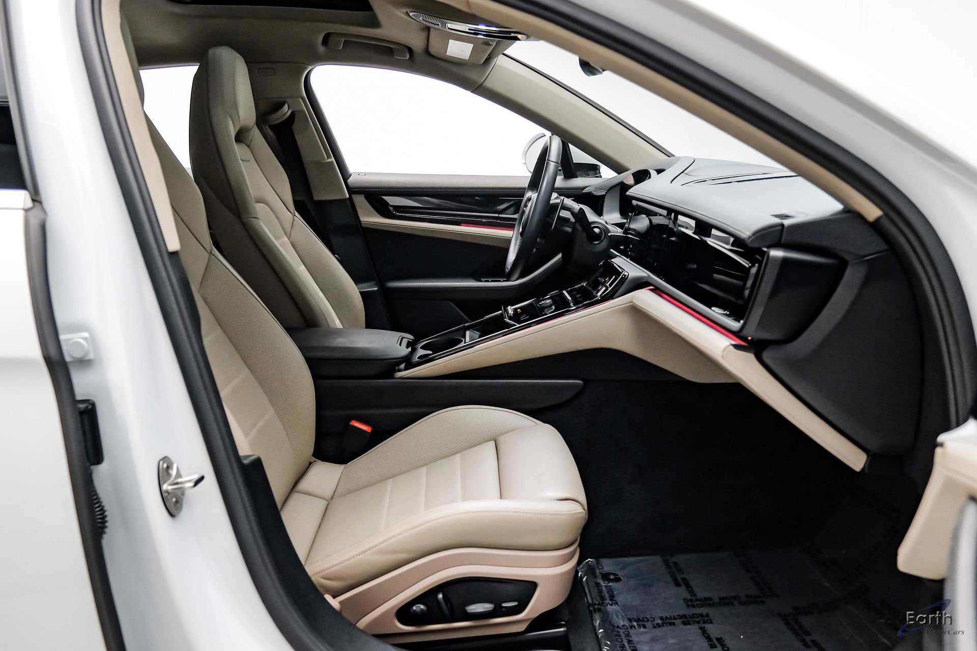 Used 2025 Porsche Panamera w/ Premium Package image 47