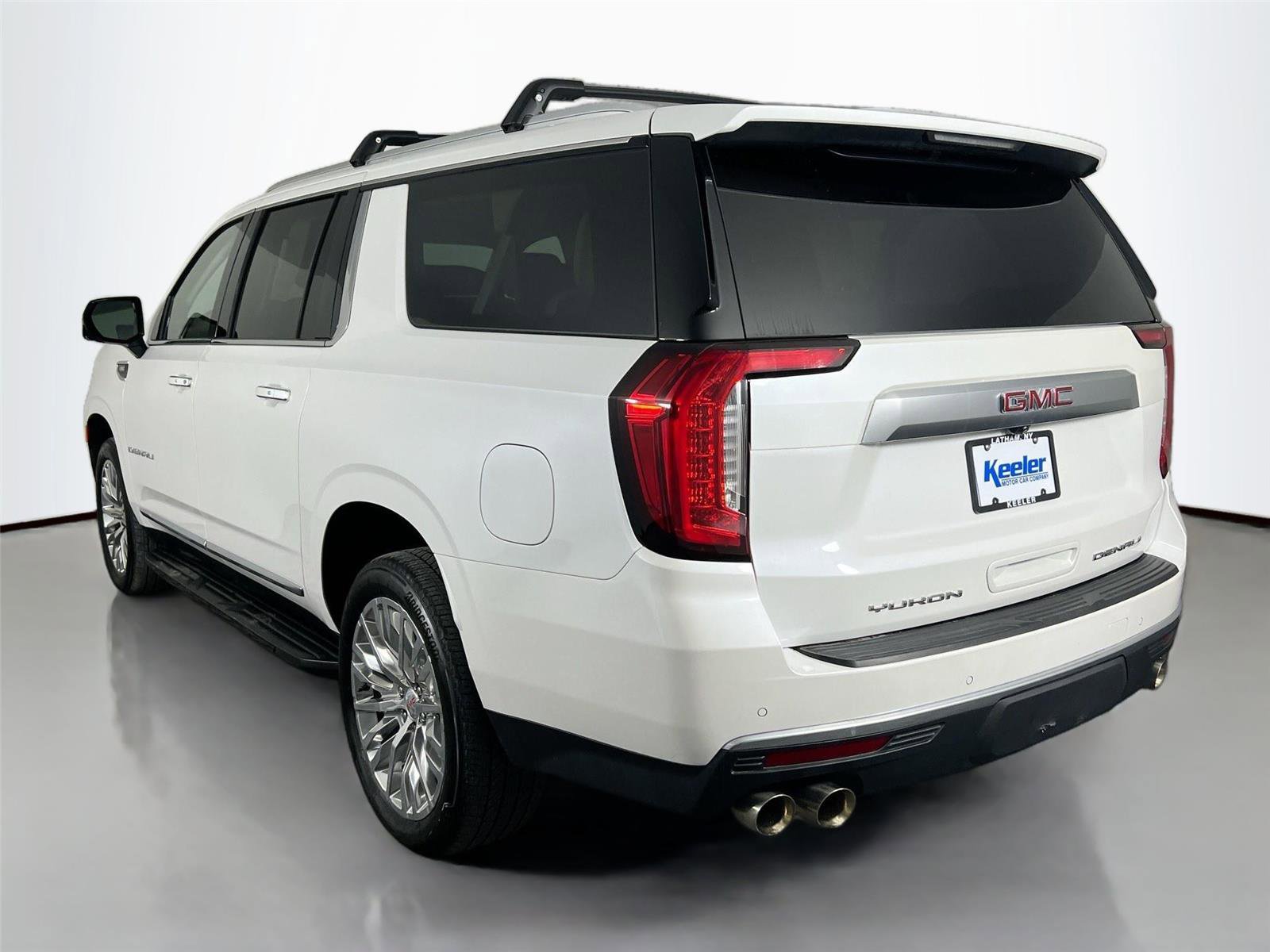 Used 2024 GMC Yukon XL Denali AWD/4WD image 4