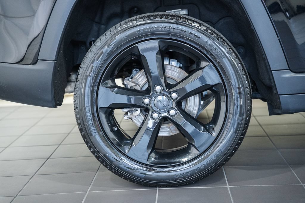 Certified 2023 Jeep Grand Cherokee Limited w/ Black Appearance Package AWD/4WD image 25