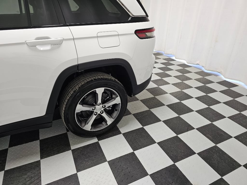 New 2023 Jeep Grand Cherokee 4WD 4xe image 24