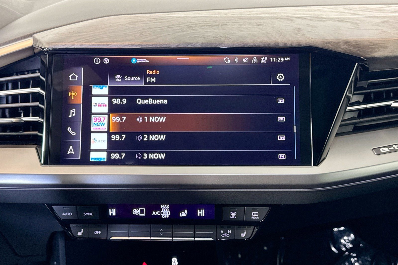 Used 2025 Audi Q4 e-tron Premium w/ Convenience Package image 15