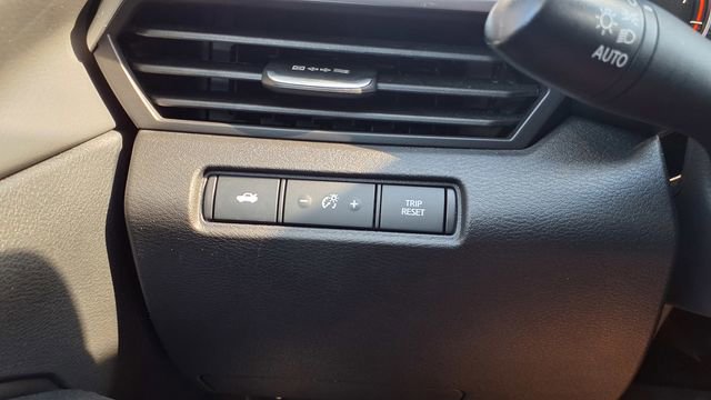 Used 2025 Nissan Altima 2.5 SV FWD image 28