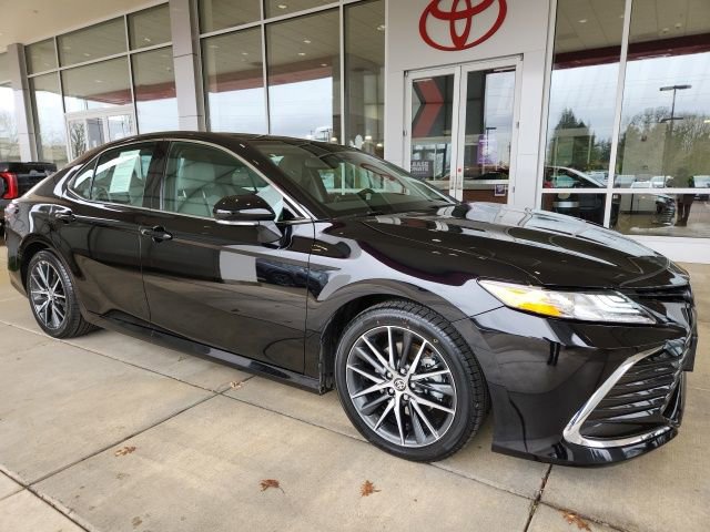 Used 2024 Toyota Camry XLE w/ Navigation Package AWD/4WD image 4