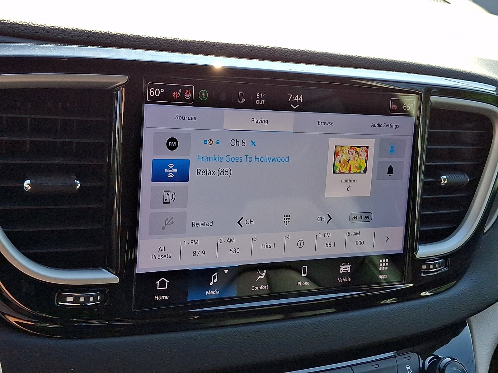 Used 2023 Chrysler Pacifica Touring-L FWD image 19