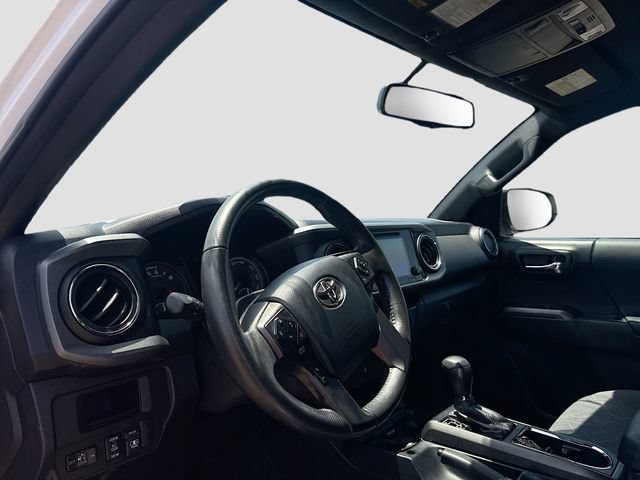 Used 2017 Toyota Tacoma TRD Sport w/ Tow Package (A/T) AWD/4WD image 10