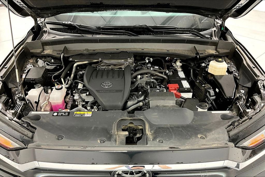 Used 2025 Toyota Grand Highlander AWD image 12